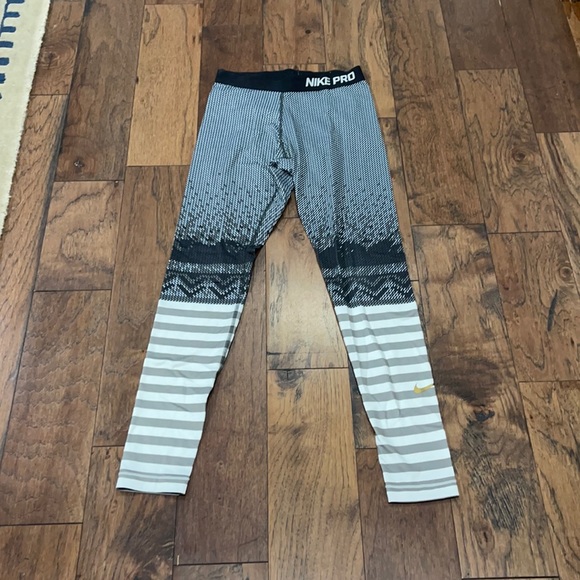 Nike Pants - Nike Pro Dry Fit Leggings